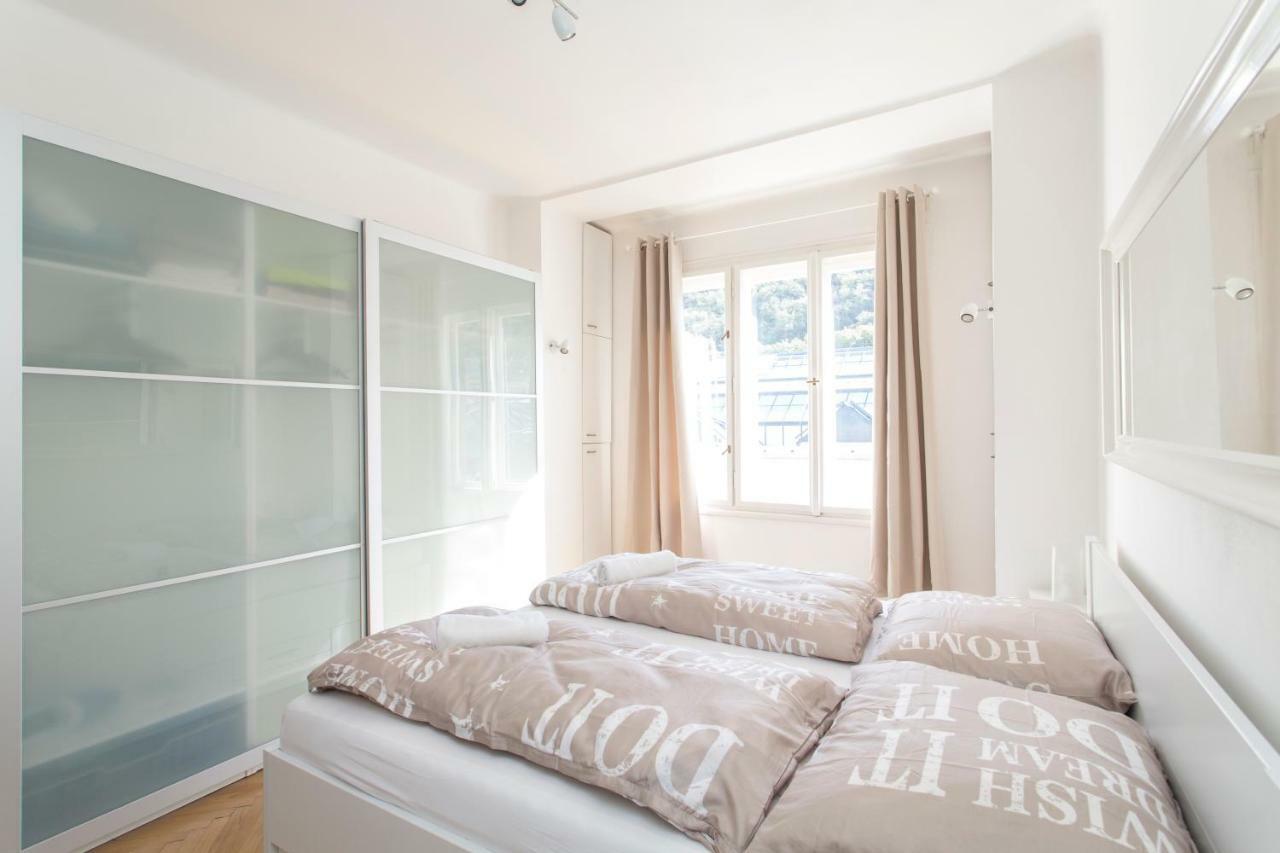 Cozy Studio With Parking Near City Center Прага Экстерьер фото